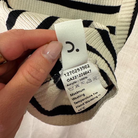 Striped Ribbed Knit Cropped Tank – Black & Cream - Picture 3 of 6